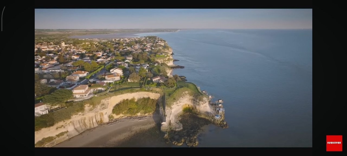 Кадр из фильма. Вид как всегда в такого рода фильмах бесподобный