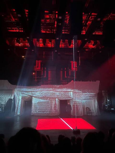 Сцена из спектакля «Лир». Театр «Шалом». Премьера. Фото автора.