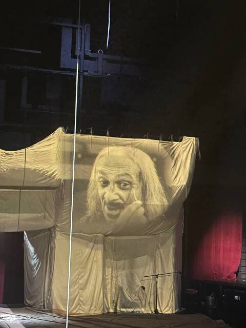 Сцена из спектакля «Лир». Театр «Шалом». Премьера. Фото автора.