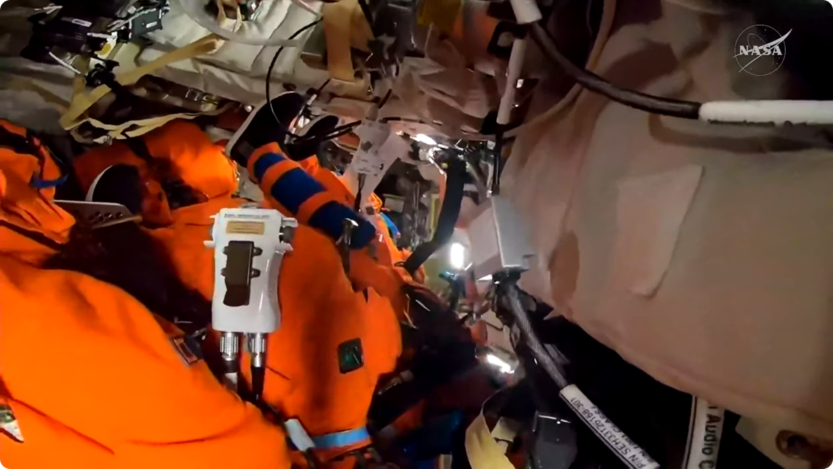 Астронавты «Артемиды-2» во время тренировки. Источник: NASA / YouTube