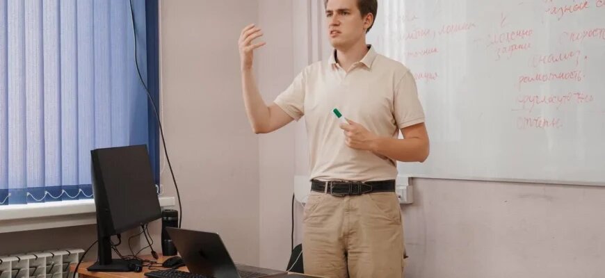    Глеб Зуев — журналист, куратор медиакласса школы № 625, в интервью для сайта Школы журналистики имени Владимира Мезенцева рассказал, как изменились учащиеся за последнее время. Анна Суслова