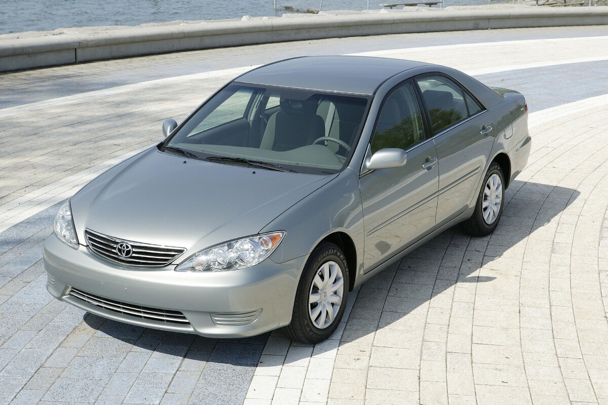 Седан Toyota Camry в кузове XV30, выпускавшийся с 2001 по 2006 год, в начале 2026 года остается востребованным благодаря феноменальной выносливости основных узлов