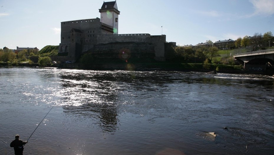    Вид на Нарву (Эстония) с российского берега в Ивангороде. Автор фото: Андрей Федоров/Trend