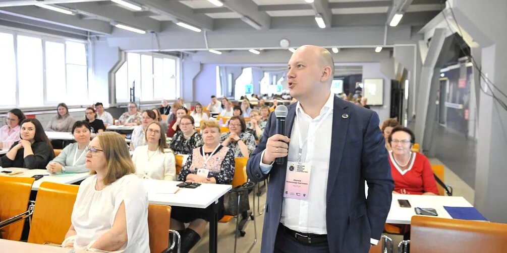    На образовательном интенсиве обсудили взаимосвязь физики и математики, подготовку школьников к вузам и современные технологии в образовании