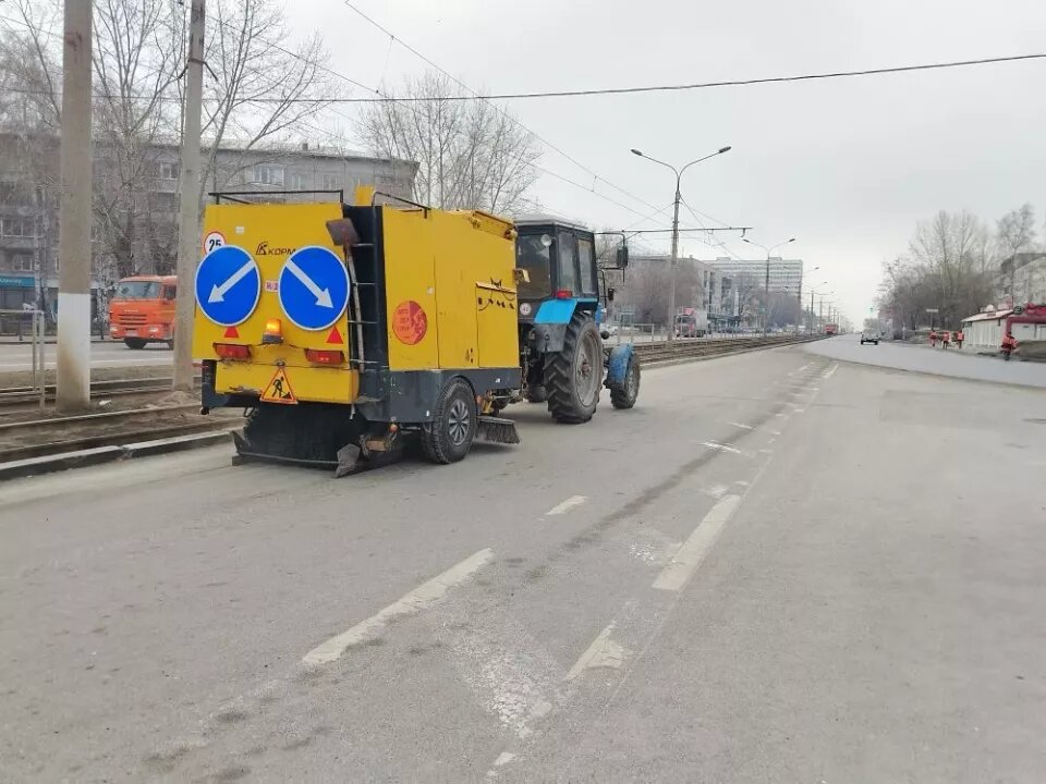    Уборка на улицах Барнаула. Источник: barnaul.org
