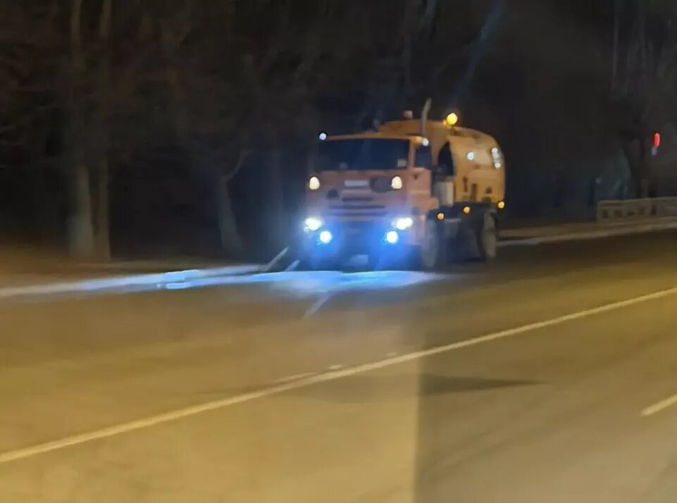    Уборка на улицах Барнаула. Источник: barnaul.org