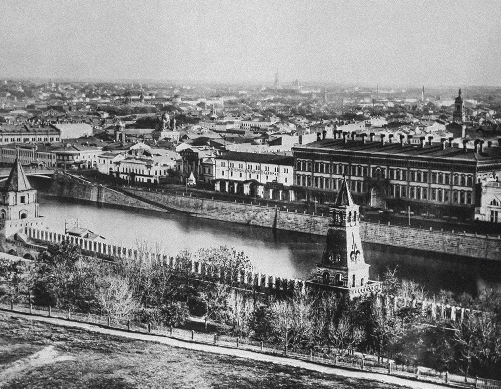 Вид на Кокоревское подворье из Кремля