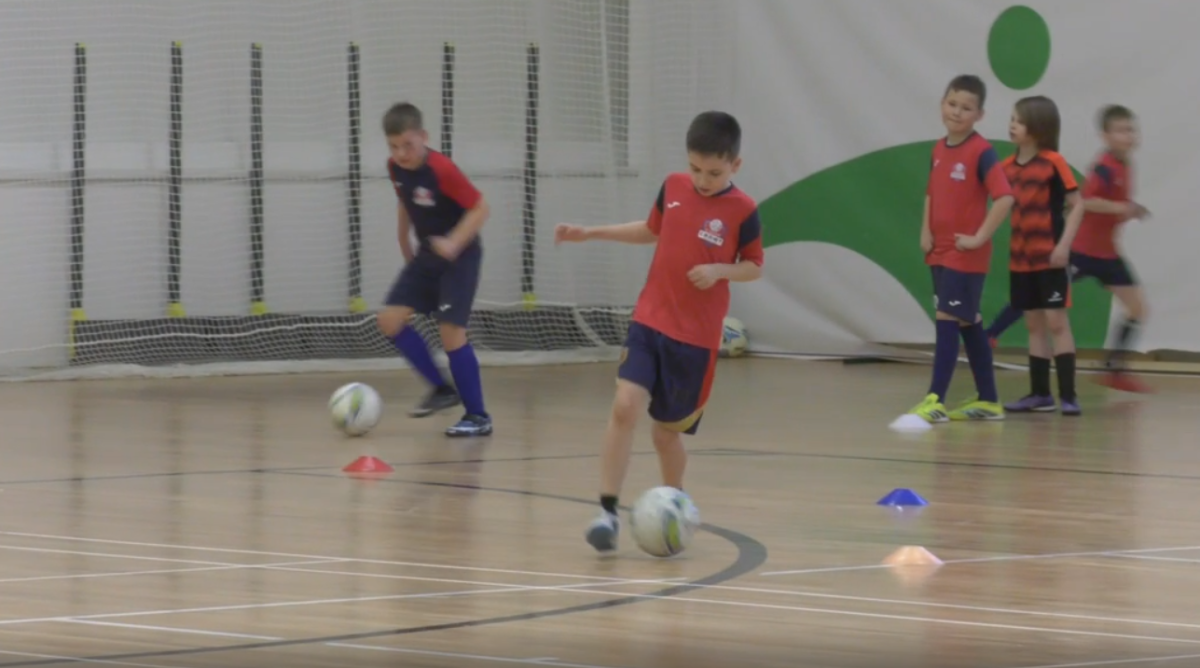    По контракту можно бесплатно посещать спортивные секции — как детям, так и взрослым