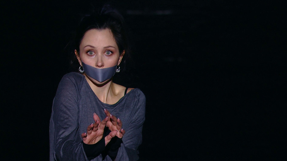 Елизавета Туктамышева — чемпионка России, Европы и мира по фигурному катанию — представила на шоу-турнире «Русский вызов» номер, посвященный проблеме домашнего насилия. Фото: Первый канал