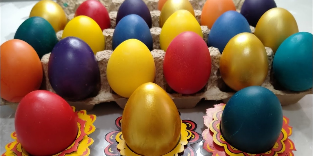 10 популярных способов покрасить яйца на Пасху народными средствами без химии