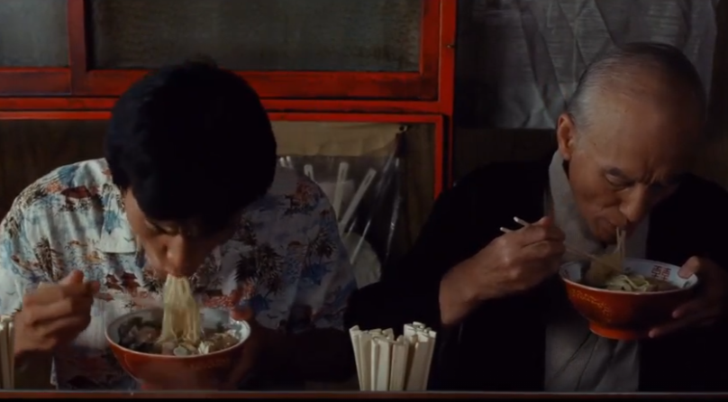 сцена поедания лапши - момент из книги, которую читал Ган  | скриншот из фильма