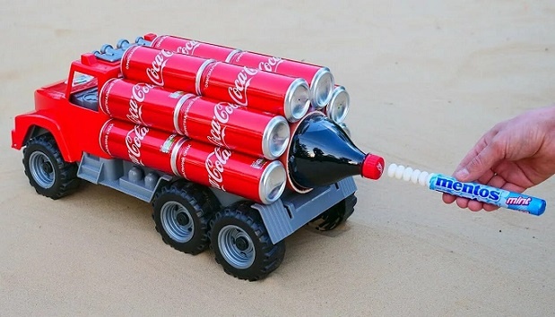 Новогодняя реклама "Кока-Колы" в 2027 году будет выглядеть примерно так. 
