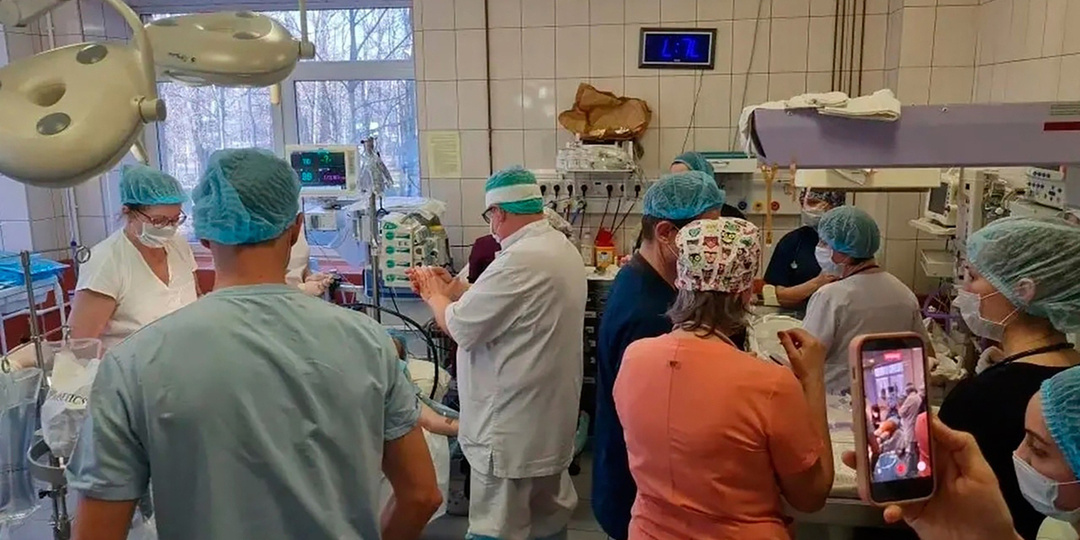 Четверняшки в 47 лет: в Санкт-Петербурге врачи помогли родиться уникальным близнецам