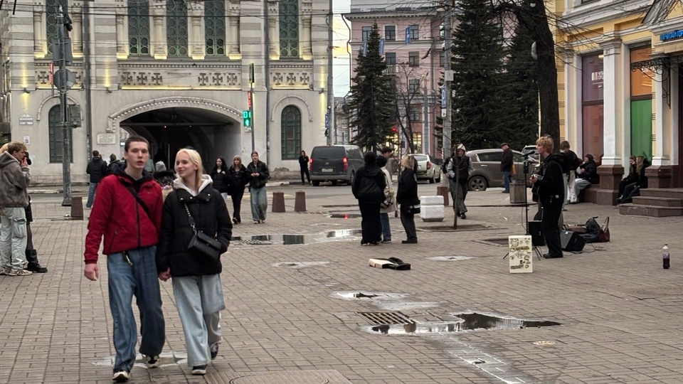 Да, гулять - это вам не работать. Гулять - намного хуже, чем работать