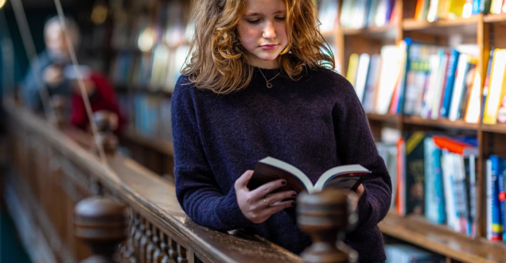 Британским школьным библиотекарям велели убрать книги, в которых есть «классические картины с обнаженной натурой»