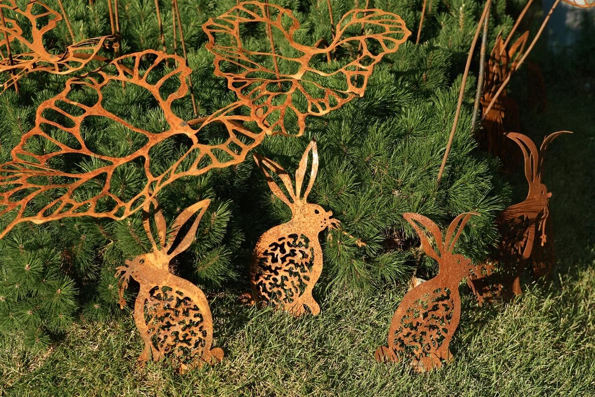 арт-объект Кролик и лист Лотоса, автор Вера Седова