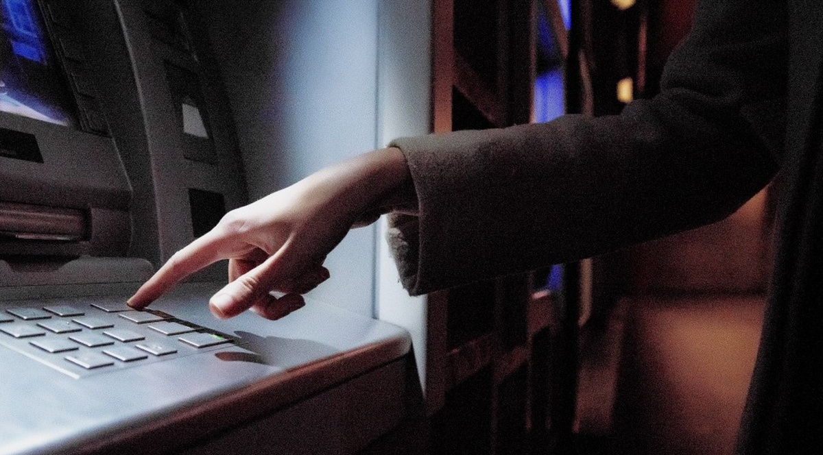 Лимиты на снятие наличных становятся жёстче