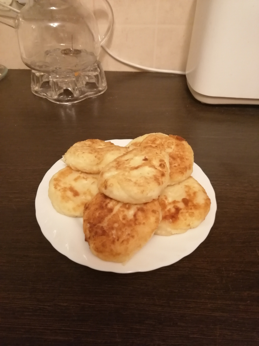 Сырники наши сегодня. Не очень красивые, но вкусные. 