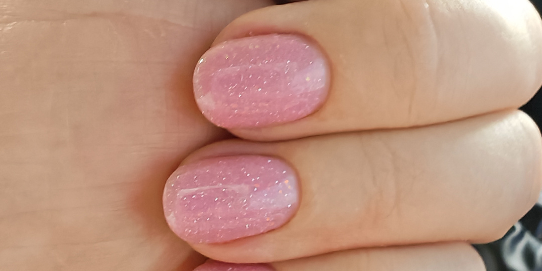 Обновила маникюр. Я становлюсь параноиком и начинаю бояться интернета.