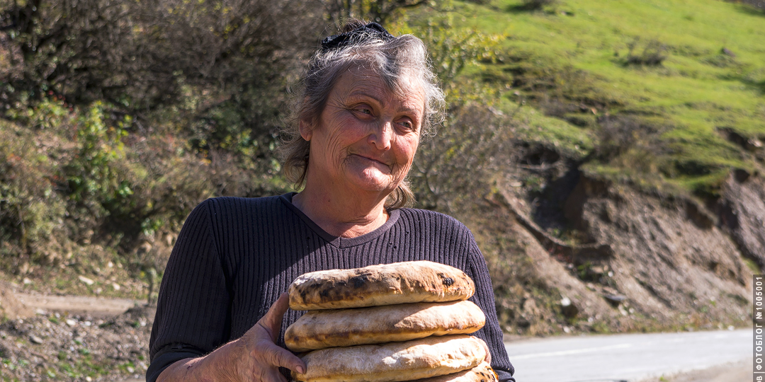 Сванская бабушка и её домашний пури