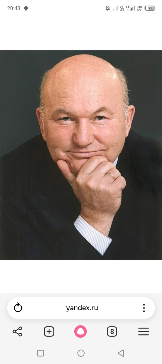 На то время мэром Москвы являлся Юрий Лужков. Отсюда: ,,ru.wikipedia.org" . Пролистайте вниз для того, чтобы увидеть следующие картинки.