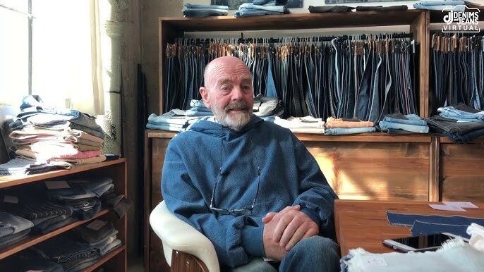    Кадр видео канала denimsandjeans/YouTube