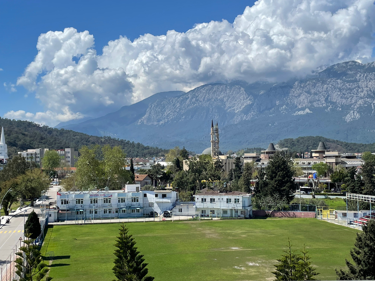 Гора в облаках