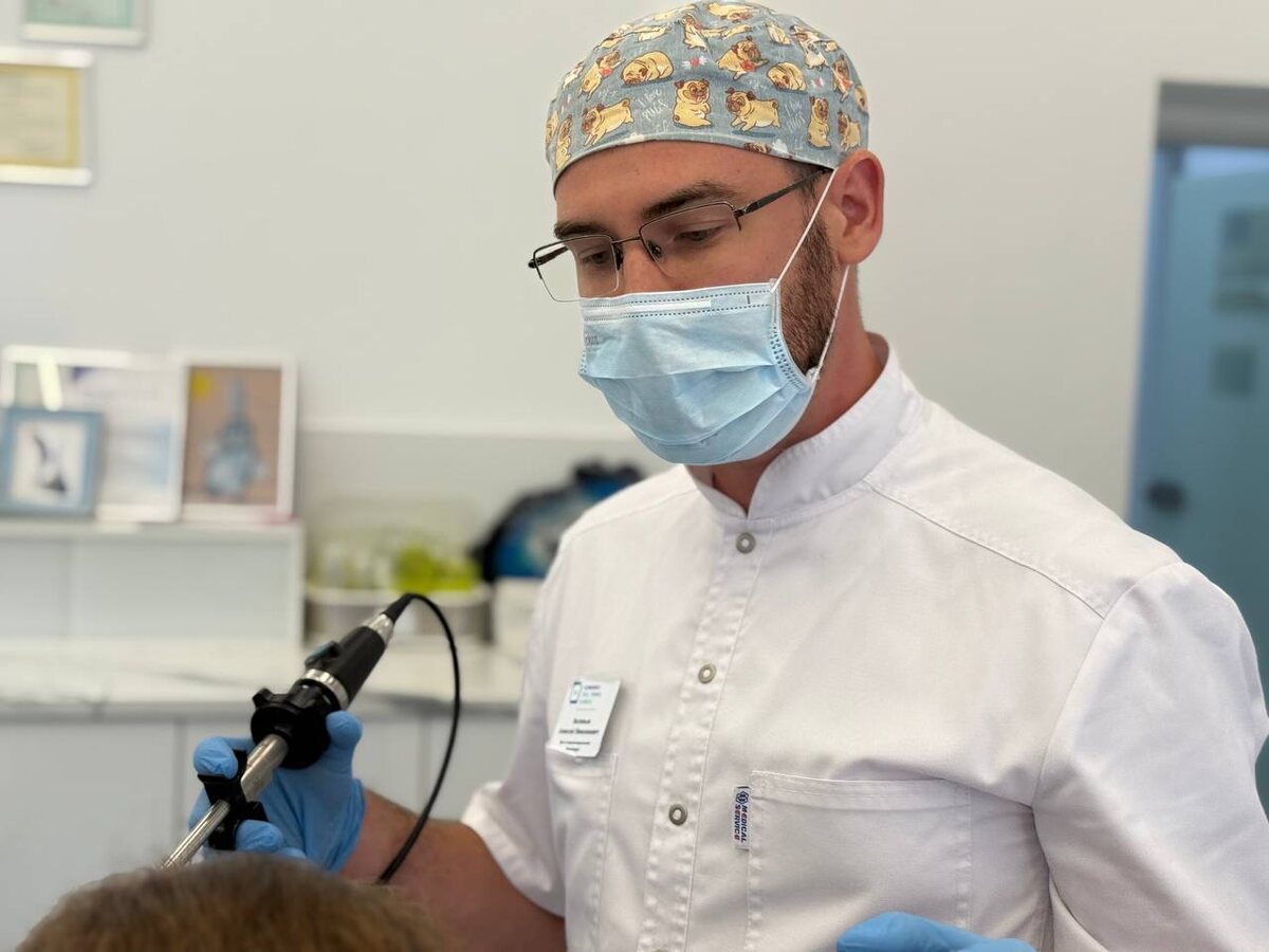 На фото ведущий ЛОР-врач, ринохирург Клиники уха, горла и носа Васильев Алексей Николаевич