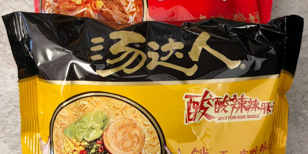 Пробую лапшу uni-president. Рамен со свиной костью по-японски и рамен говядина по-корейски.