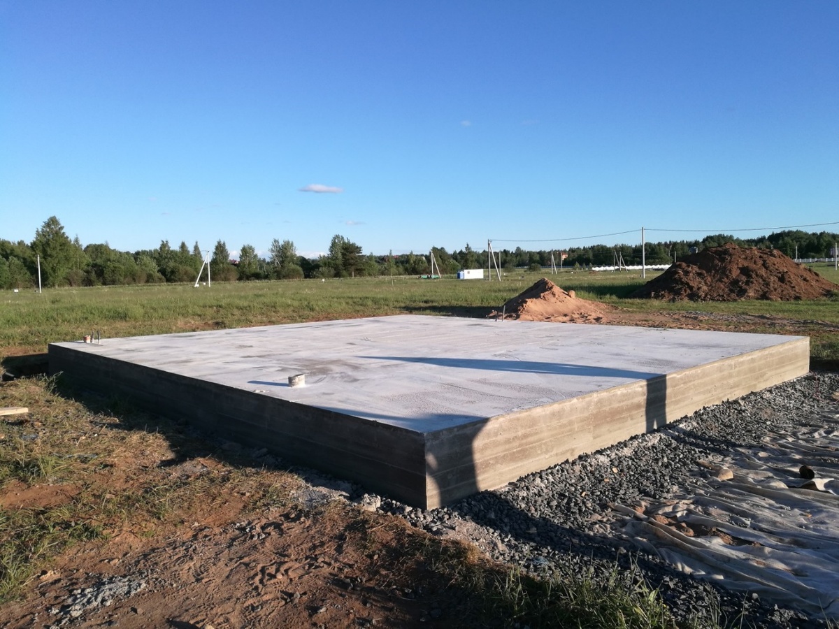 Плитный фундамент для деревянного дома: расчёт, технология и типичные ошибки