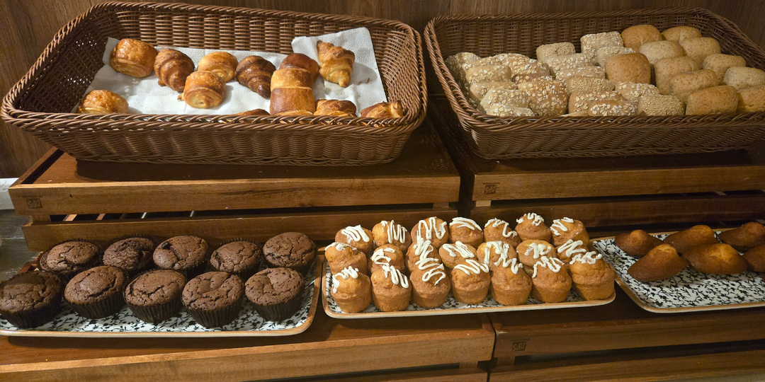 Бизнес-зал Aspire в Касабланке. Как мы попали туда бесплатно. Чем кормят и какое впечатление он произвёл.