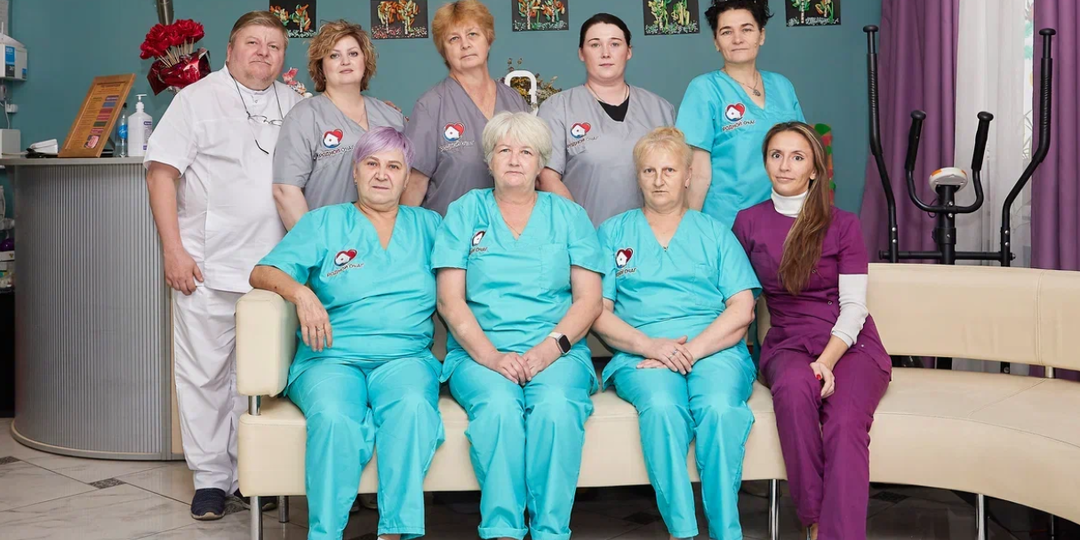 Весенние сложности в уходе за пожилыми: с чем сталкиваются семьи и как это решается в пансионате «Родной очаг»