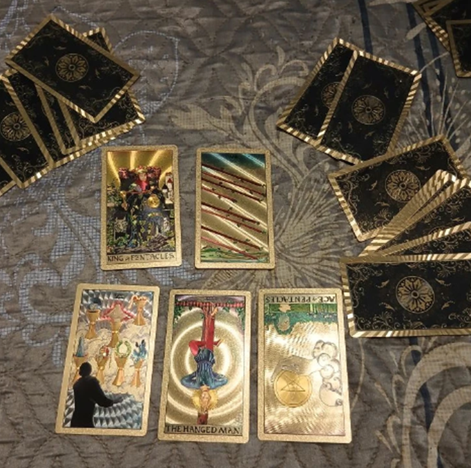 Выпало ПЯТЬ КАРТ: Король Пентаклей, 8 жезлов, 7 Кубков, Повешенный и Туз Пентаклей! 