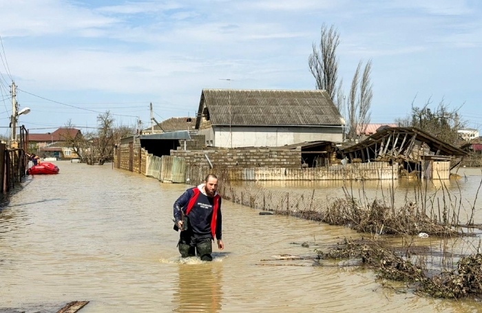    Дербентский район. Село Кала. Спасатели во время поисково-спасательных работ после обильных ливневых дождей.  Гянжеви Гаджибалаев/ТАСС