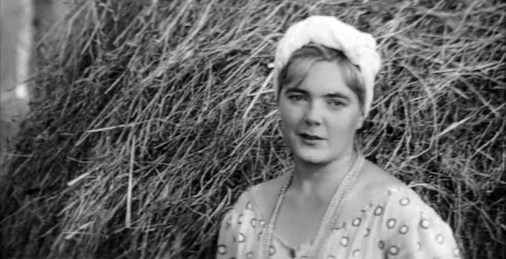    Одну из ролей в фильме «За облаками – небо», снятом в 1973 году режиссером Юрием Егоровым, сыграла Наина Хонина.