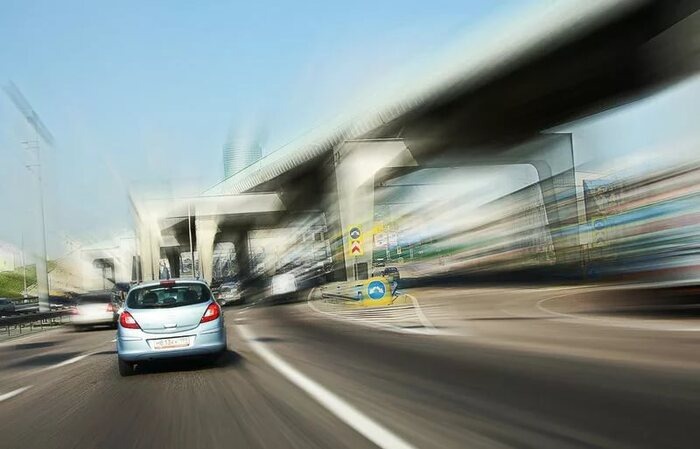 Агрессивное вождение создает дополнительные нагрузки на трансмиссию. Фото: roadgid.ru