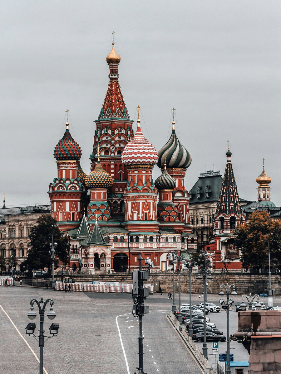 Покровский собор пытались снести дважды: во время войны с Наполеоном и в советское время. Фото: Pexels