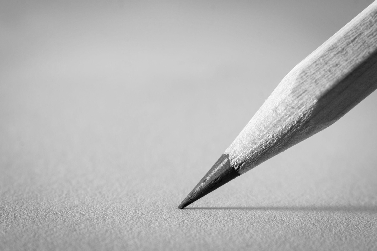 Первая точка буквы. Любая буква - это многоточие. Я мастер Дзен. У вас нет выхода ) Спасибо за карандаш, Яндекс ))