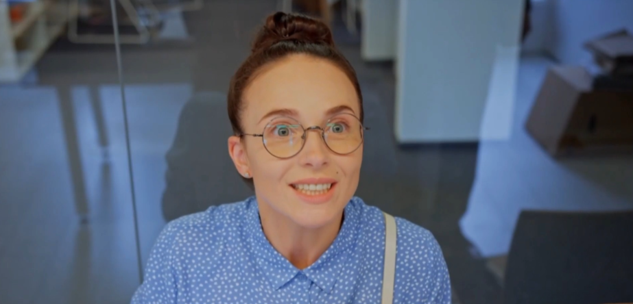 Кадр из мини-сериала "Новая жизнь Маши Соленовой", 2020 г., режиссер Илья Максимов, сценаристы Анна Курбатова, Эля Корсакова, композитор Илья Духовный (скриншот)