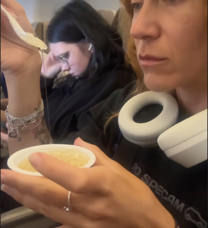 Но вот холодный, склизкий и при этом сладкий грибной суп, поданный на десерт, попробовать не смогли даже самые всеядные из нас