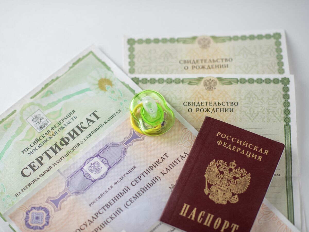    Документы для новорожденного | © Depositphotos.com / Olga Shumytskaya