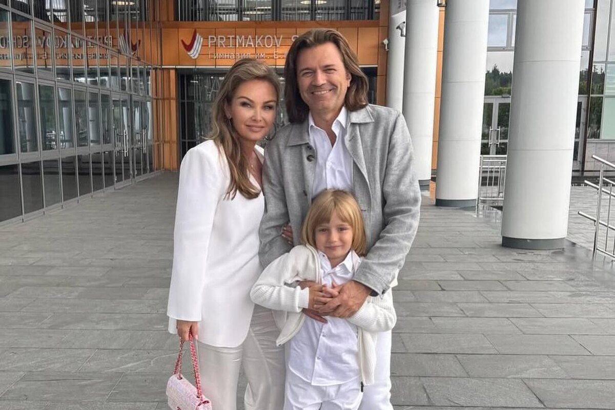    Дмитрий Маликов с женой Еленой и сыном Социальные сети