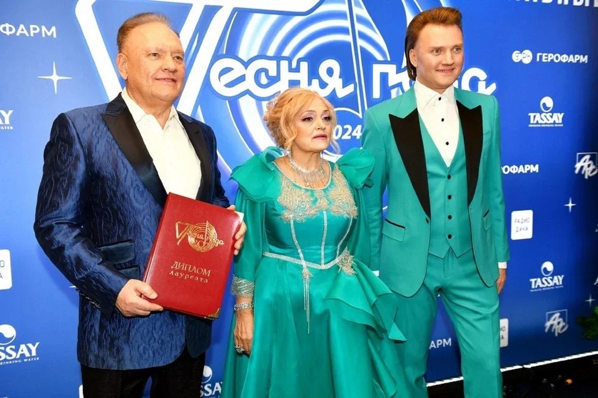    Надежда Кадышева, Александр Костюк и их сын Григорий. Фото: Евгения Гусева/ "Комсомольская правда"