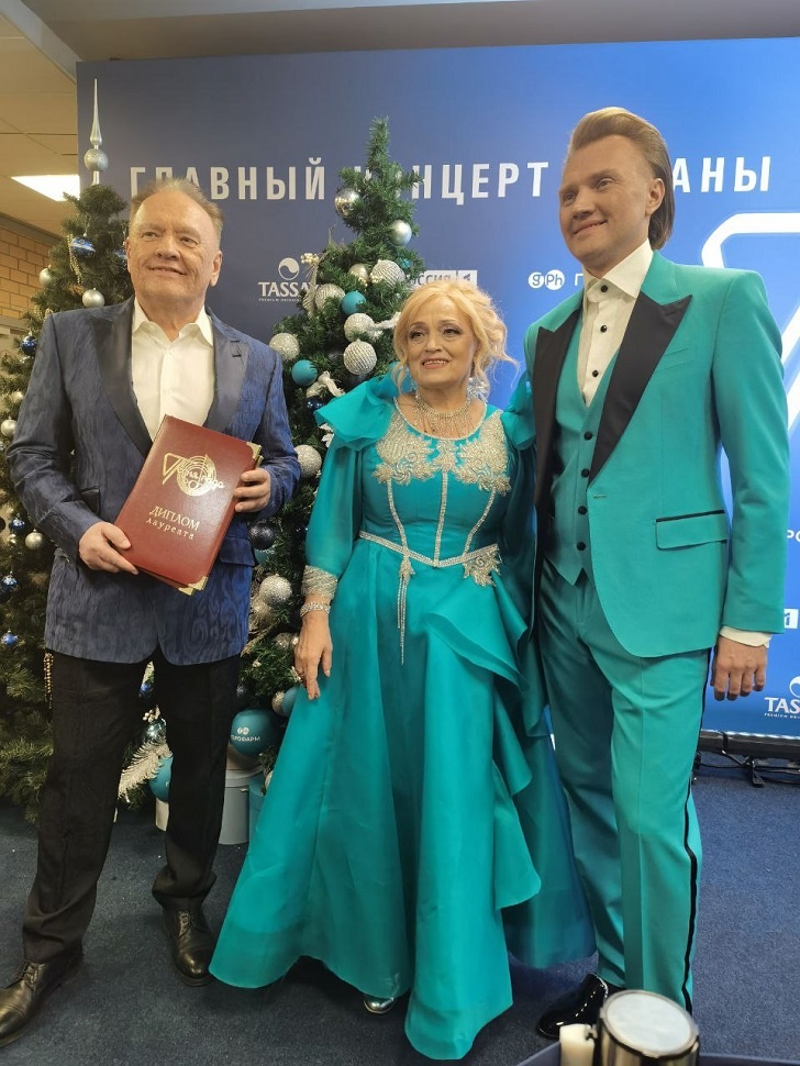    Надежда Кадышева с Александром Костюком и сыном Григорием. Фото: Ольга Храбрых/ Teleprogramma.org