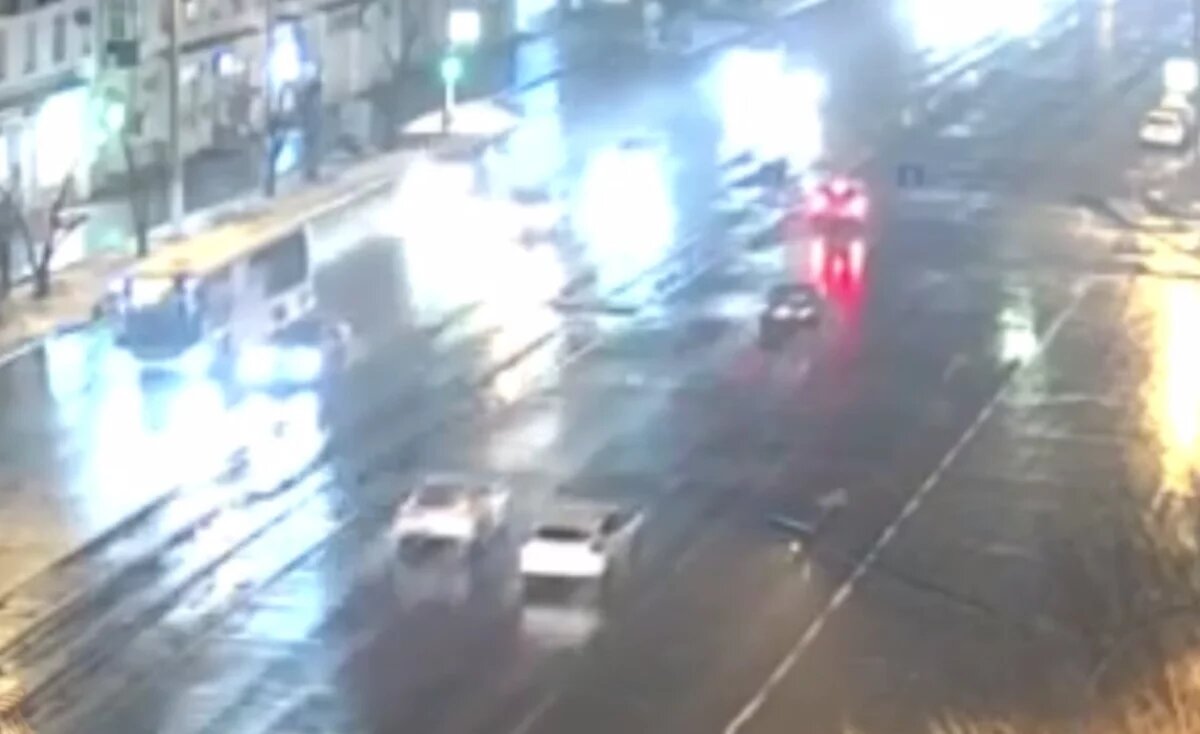    Комсомольчанка поспешила перейти дорогу и попала под машину