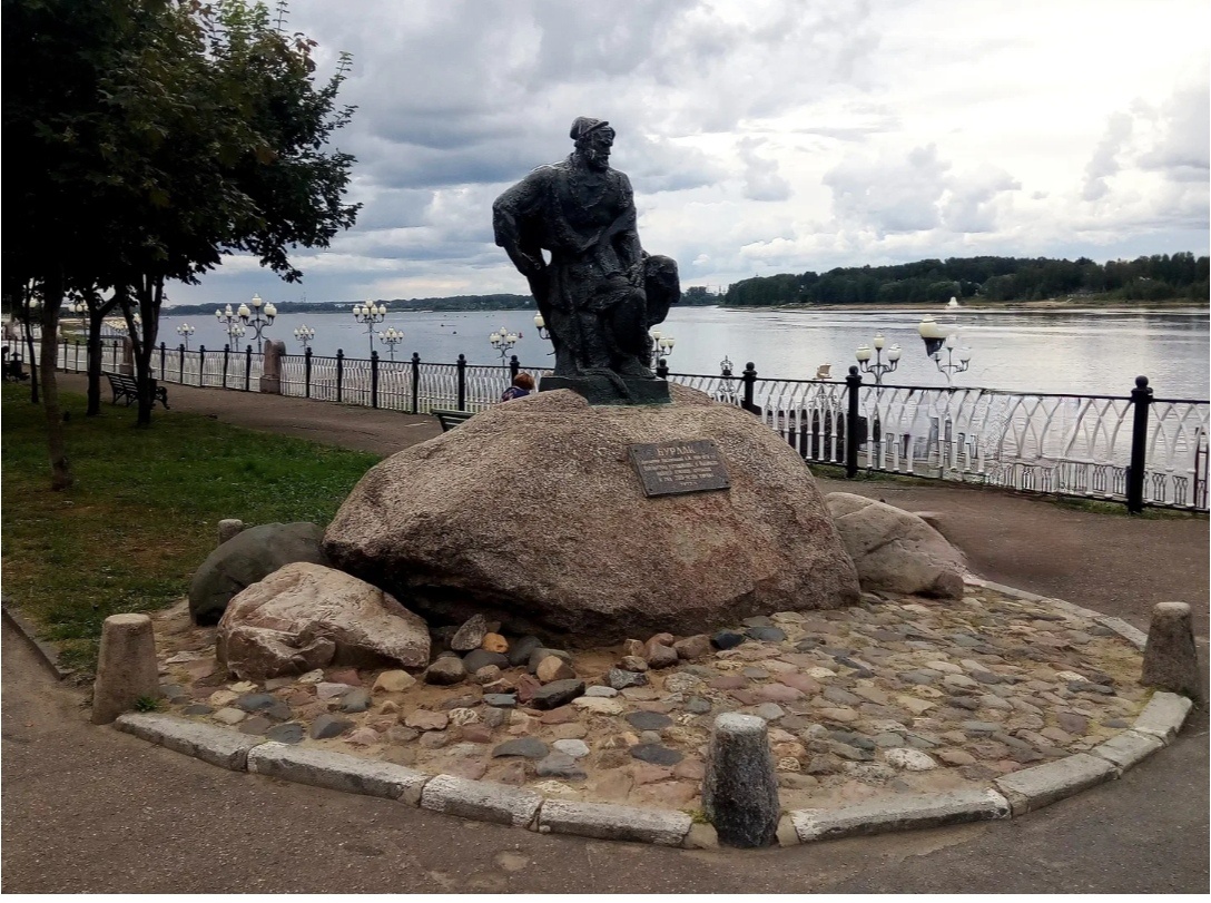 Памятник бурлаку в Рыбинске.