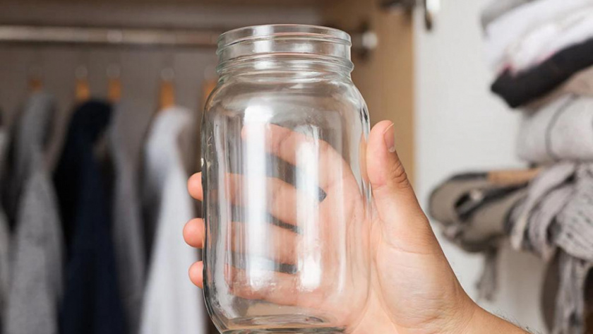 Кладу банку в шкаф с одеждой и бед не знаю: советы от моей бабушки для мудрых хозяек