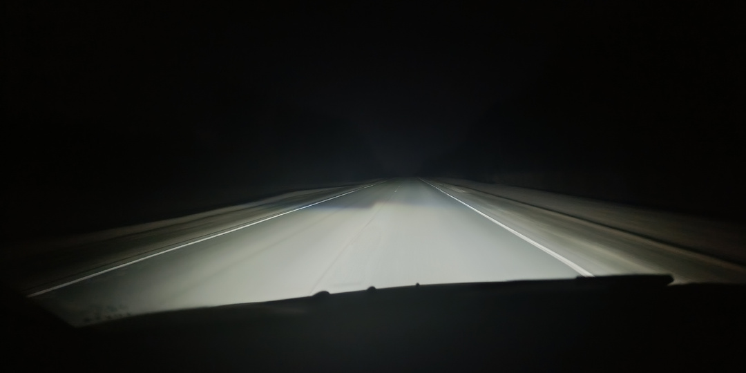 Люблю и ненавижу ночную трассу: плюсы и минусы. От тишины до встречи с коровой.