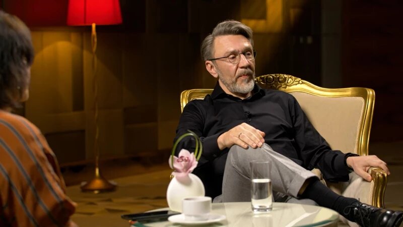     Сергей Шнуров. Скриншот видео YouTube-канала "Белый шум"