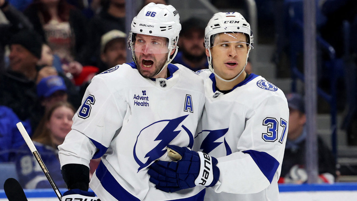    Никита Кучеров и Янни Гурд.Imagn Images USA Today Sports